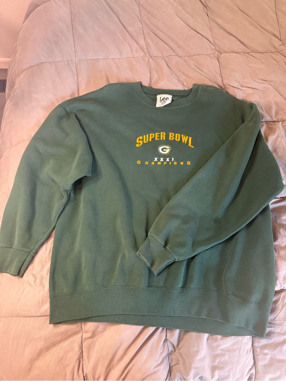 Lee Green Crewneck Sweatshirt with Yellow 'Super Bowl' Graphic